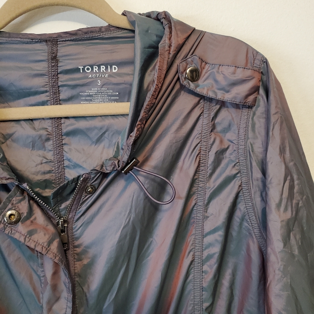 Torrid Active reflective nylon windbreaker 3X - Picture 4 of 6